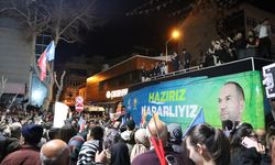 NİĞDE - Niğde Belediye Başkanı Emrah Özdemir partililere hitap etti