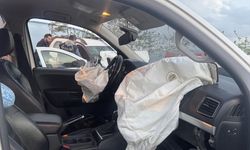 ŞIRNAK - Hafif ticari araç ile pikabın çarpışması sonucu 2 kişi öldü, 3 kişi yaralandı