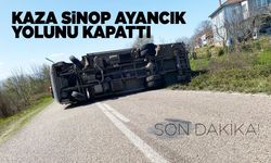 Devrilen kamyon Sinop-Ayancık yolunu ulaşıma kapattı