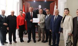 Yalova Belediye Başkanı Mehmet Gürel mazbatasını aldı