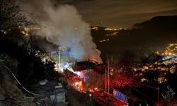 ZONGULDAK - Yangında 3 katlı ev zarar gördü