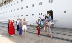"Astoria Grande" kruvaziyeri 998 yolcusuyla Samsun Limanı'na demirledi