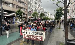 Bolu'da üniversite öğrencileri, ulaşım zammını protesto etti