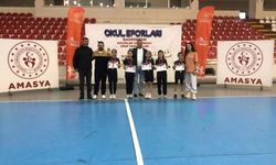 Cide badminton takımı bölge birincisi oldu