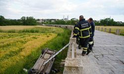 Alkollü sürücü tarihi köprüden uçtu: 573 yıllık köprü zarar gördü