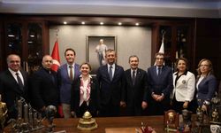CHP Genel Başkanı Özel, Eskişehir’de merkez belediyeleri ziyaret etti