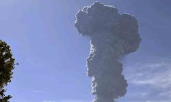 Endonezya’daki Ibu Yanardağı’nda patlama