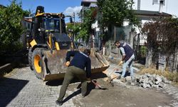Erenler’de Temizlik İşleri Müdürlüğü ekipleri 33 mahallede hummalı şekilde çalışıyor