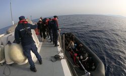 İzmir açıklarında 30 düzensiz göçmen yakalandı, 25’i çocuk 58 göçmen kurtarıldı
