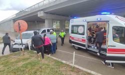 Keşan’da hafif ticari araç ile otomobil çarpıştı: 3 yaralı