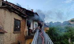 Malatya’da ev yangını, 2 kişi dumandan etkilendi