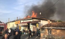 Manisa’da çıkan yangında 2 ev ve 1 iş yeri hasar gördü