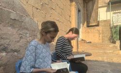 Mardin’de iki kız kardeşin okuma azmi engel tanımıyor