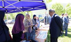 Rektör Kutluhan PAÜ’de kurulan Filistin’e destek çadırlarını ziyaret etti