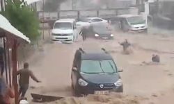 Şırnak’ta sel sularına kapılan kadın ve çocuğu vatandaşlar kurtardı