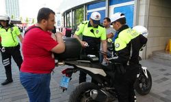 Taksim’de yaya yolunu işgal eden motosiklet sürücülerine ceza yağdı
