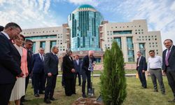 TBMM Başkanı Kurtulmuş, Hoca Ahmet Yesevi Uluslararası Türk-Kazak Üniversitesini ziyaret etti