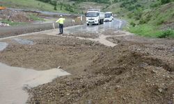 Yozgat’ta şiddetli yağış toprak kaymasına neden oldu, trafikte aksamalar yaşandı