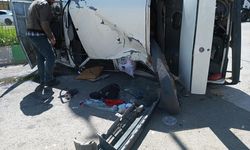AĞRI - Otomobilin devrilmesi sonucu 3 kişi yaralandı (2)