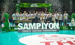 ANKARA - Konyaaltı Belediyespor Hentbol Kadın Takımı, Türkiye Kupası'nı düzenlenen törenle aldı
