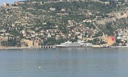ANTALYA - Yolcu gemisi "L'austral" Alanya Limanı'na demirledi