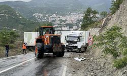 ARTVİN - Kayan tırın kapattığı Artvin-Ardahan kara yolu ulaşıma açıldı