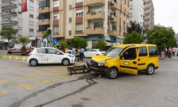 AYDIN - Efeler'de otomobille ticari taksinin çarpıştığı kazada 1 kişi yaralandı