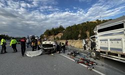 BURDUR - Trafik kazasında 3 kişi öldü, 2 kişi yaralandı (2)