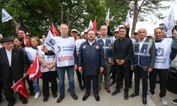 BURSA - Öz İplik İş Sendikasının yöneticileri Bursa'da eylem yapan işçileri ziyaret etti