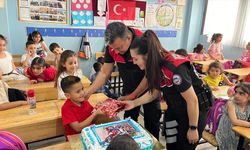 DİYARBAKIR - Polislerden öğrenciye doğum günü sürprizi