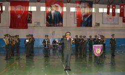 Hakkari'de askeri bando konser verdi