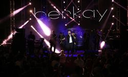 HATAY - Gençlik Festivali'nde şarkıcı Berkay konser verdi