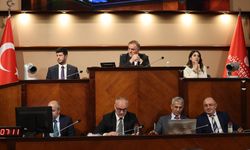 İSTANBUL - İBB Meclisi'nde özel halk otobüslerinin 3 ay gecikmeli aldığı hak edişleri tartışıldı
