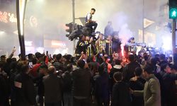 KARS - Fenerbahçe'nin Galatasaray galibiyeti Kars'ta coşkuyla kutlandı