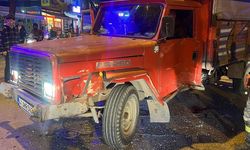 KOCAELİ - İki motosiklet ile kamyonetin karıştığı kazada 4 kişi yaralandı