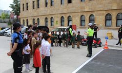 ŞIRNAK - Trafik Haftası dolayısıyla çocuklara trafik eğitimi verildi