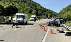 GÜNCELLEME 3 - Sinop'ta otomobille sağlık personelinin bulunduğu araç çarpıştı, 4 kişi öldü, 2 kişi yaralandı