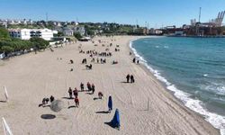 Plajları temizlediler: 1 saate 200 torba çöp çıktı