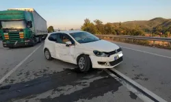 Boyabat'ta otomobil tırla çarpıştı