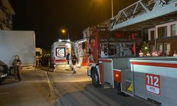 DÜZCE - Merdiven boşluğunda yanan kartonlardan çıkan dumandan 7 kişi etkilendi