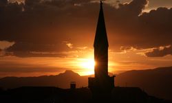 ERZURUM - Gün batımı cami minareleriyle görüntülendi