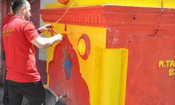 Şampiyon çeşmesi sarı kırmızılı renklere boyandı