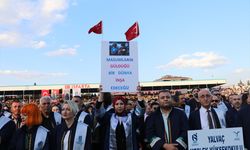 ISPARTA - Üniversite öğrencileri, mezuniyet töreninde İsrail'e pankartlarla tepki gösterdi