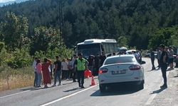 KARABÜK - Otobüsün altında kalan motosikletli öldü