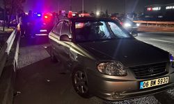 KOCAELİ - Kocaeli'de 3 otomobilin karıştığı zincirleme trafik kazasında 2 kişi yaralandı