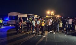 NEVŞEHİR - Tur minibüsü ile traktörün çarpışması sonucu 10 kişi yaralandı