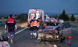 UŞAK - Kamyona çarpan otomobilin sürücüsü hayatını kaybetti