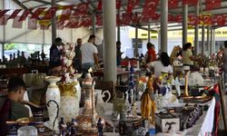 Antika pazarına hem antika tutkunları, hem de gençler ilgi gösteriyor