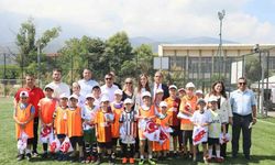 Başkan Durbay yaz futbol kursunda genç yeteneklerle buluştu