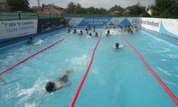 ’Yüzme Bilmeyen Kalmasın’ projesi sayesinde yüzme öğreniyorlar